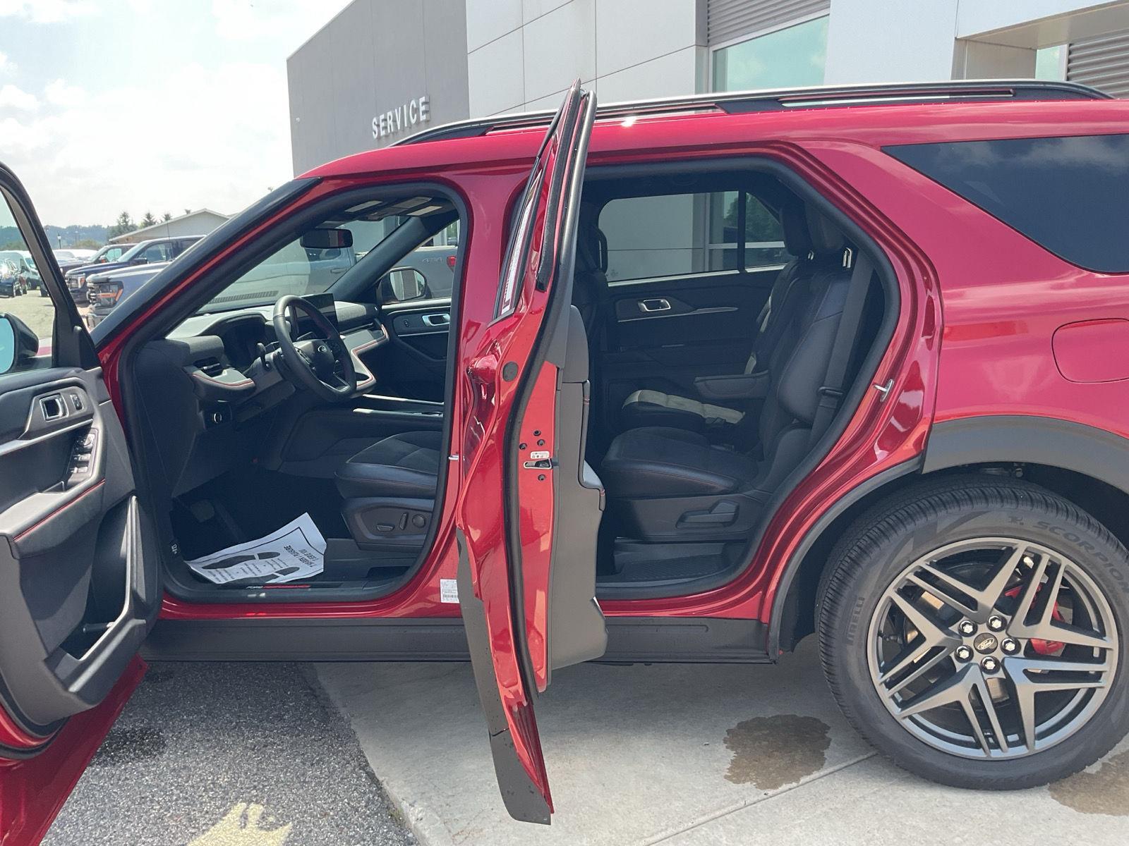 2025 Ford Explorer ST - Photo 21