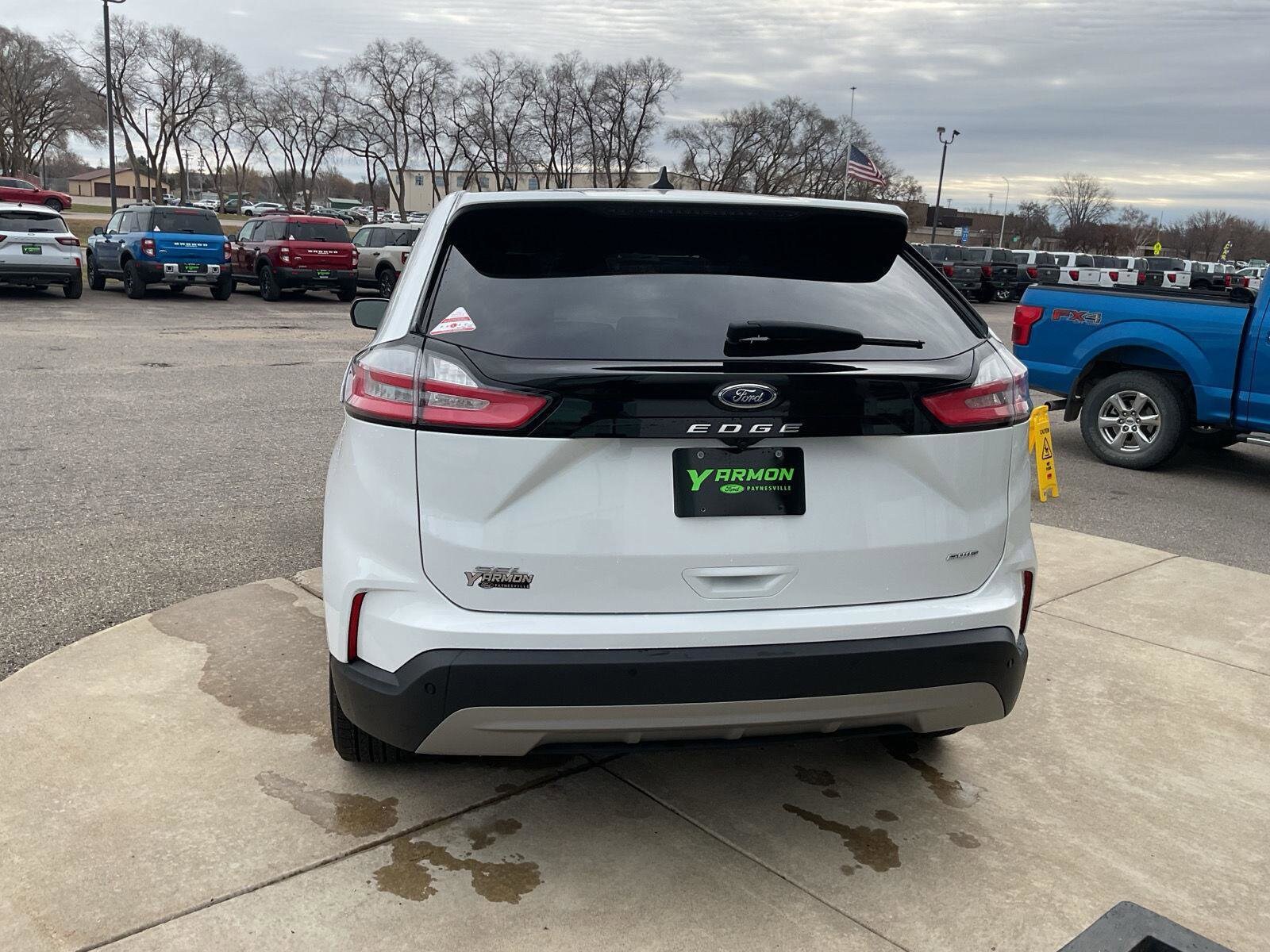 2024 Ford Edge SEL photo 3