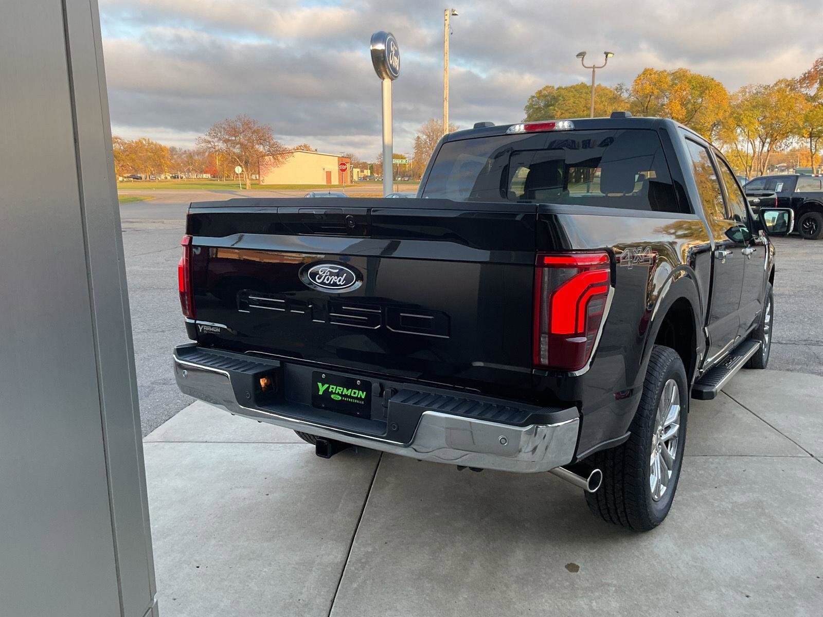 2025 Ford F-150 Lariat photo 3