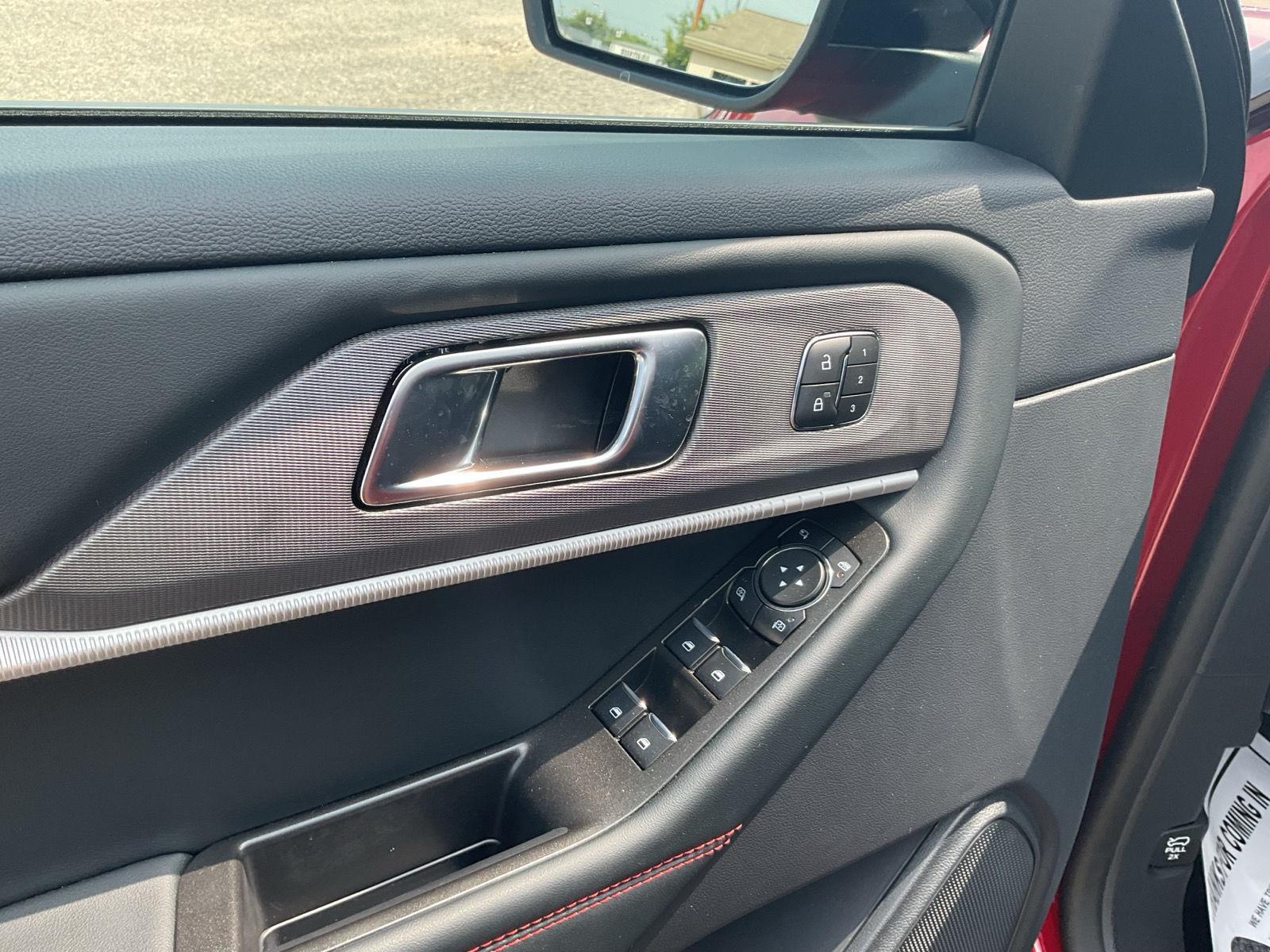 2025 Ford Explorer ST - Photo 10