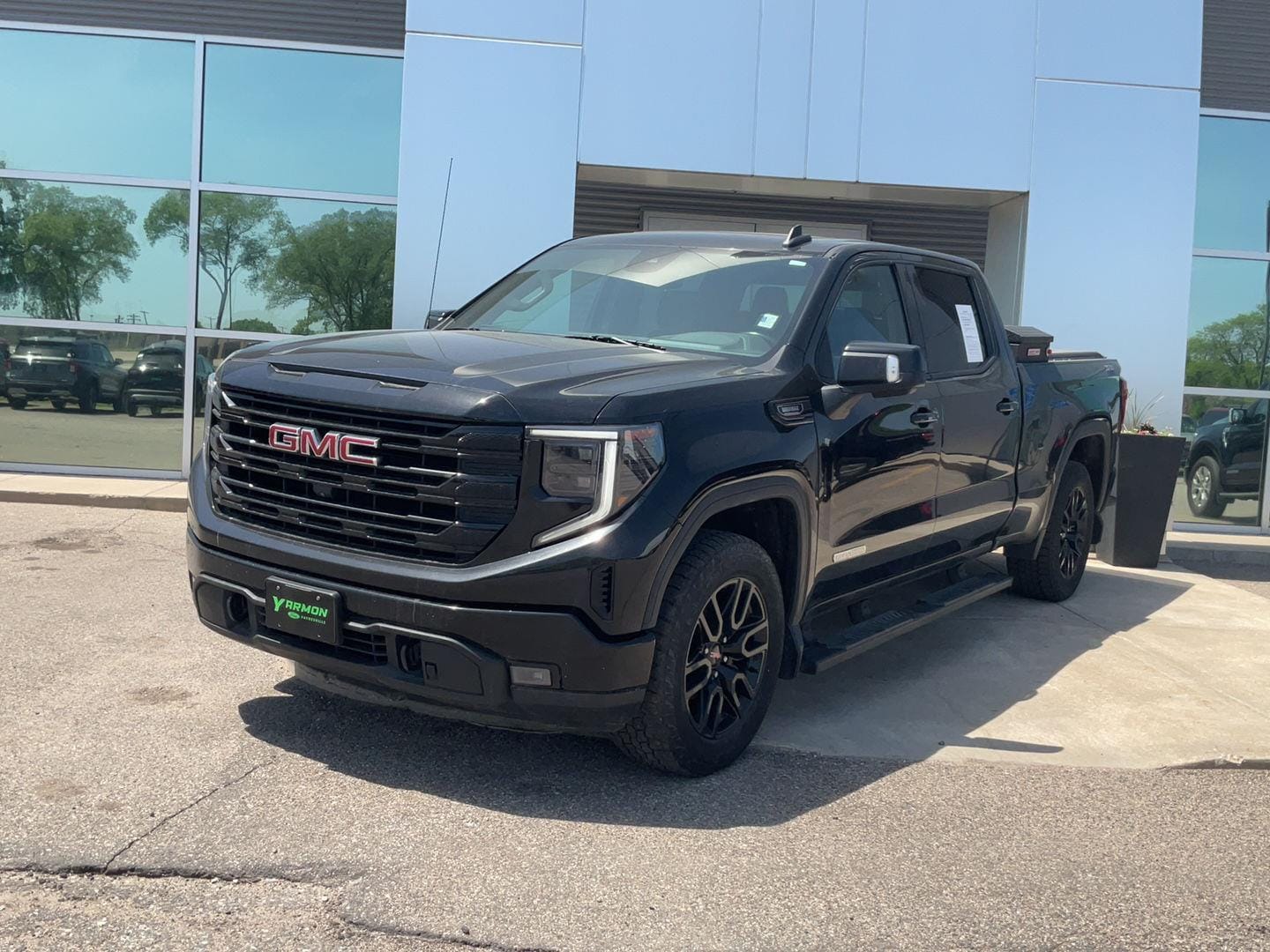 2022 GMC Sierra 4WD Crew Cab Short Box Elevation's photo
