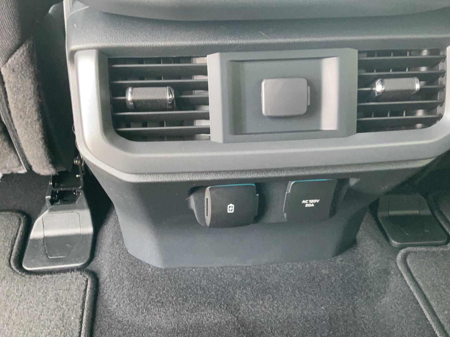 2025 Ford F-150 XLT - Photo 24