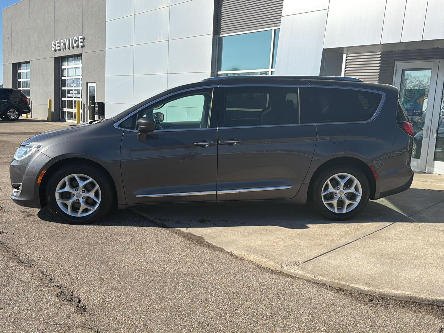 Used 2018 Chrysler Pacifica Touring L Plus with VIN 2C4RC1EG3JR103480 for sale in Paynesville, Minnesota