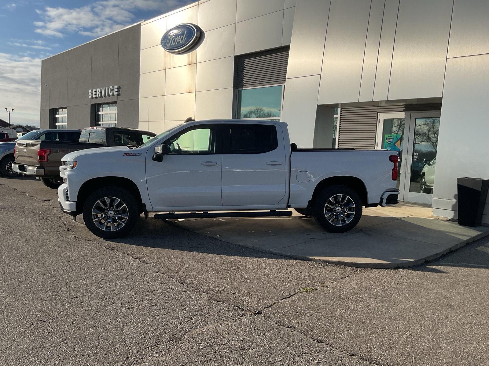 2022 Chevrolet Silverado 1500 RST photo 2