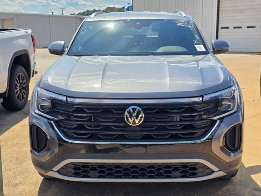 Used 2025 Volkswagen Atlas Cross Sport 2.0T SE w/Technology SUV