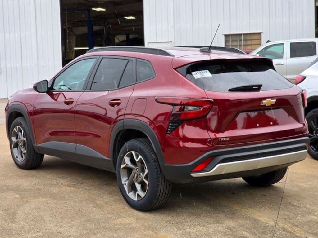 Used 2025 Chevrolet Trax LT SUV
