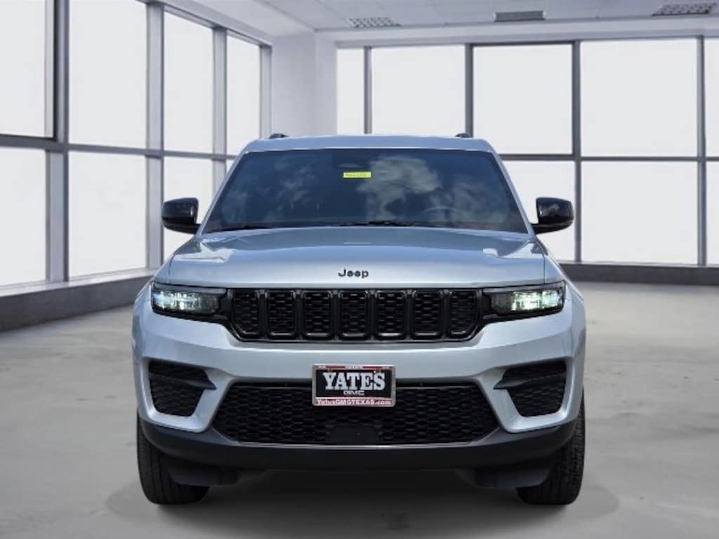 Used 2025 Jeep Grand Cherokee Altitude SUV