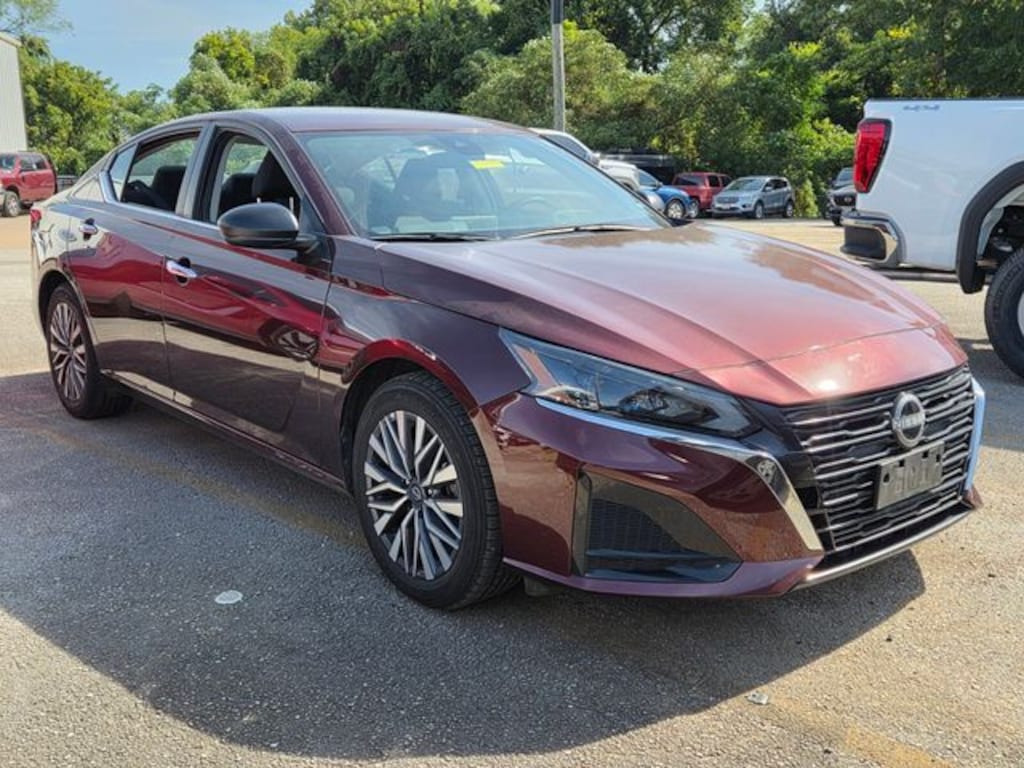 Used 2025 Nissan Altima 2.5 SV Sedan