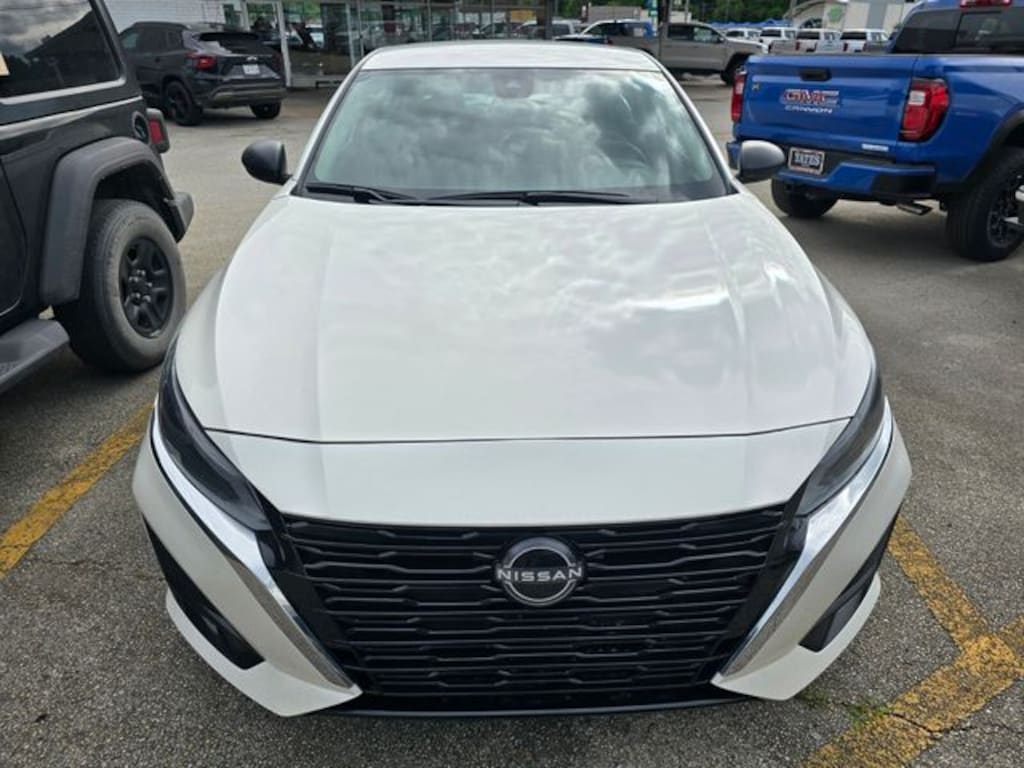 Used 2024 Nissan Altima 2.5 SV Sedan