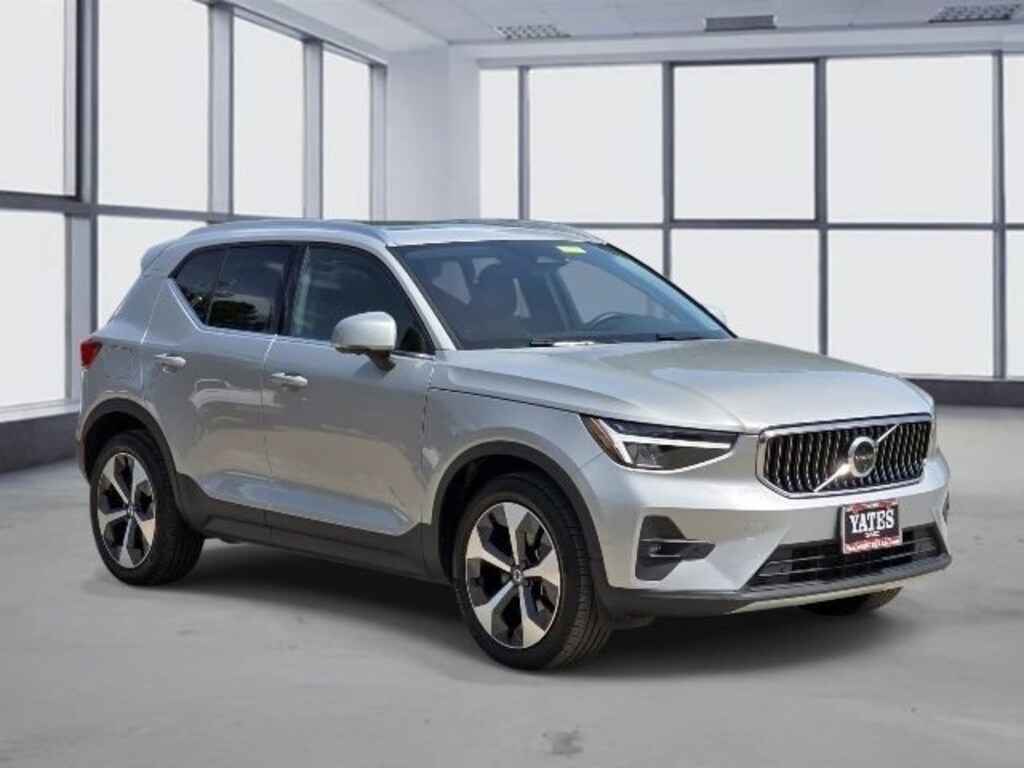Used 2025 Volvo XC40 Plus Bright Theme