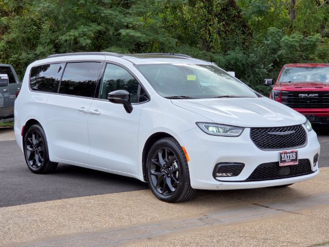 Used 2025 Chrysler Pacifica Limited