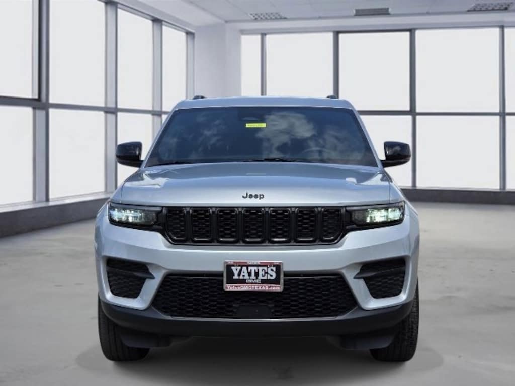 Used 2025 Jeep Grand Cherokee Altitude