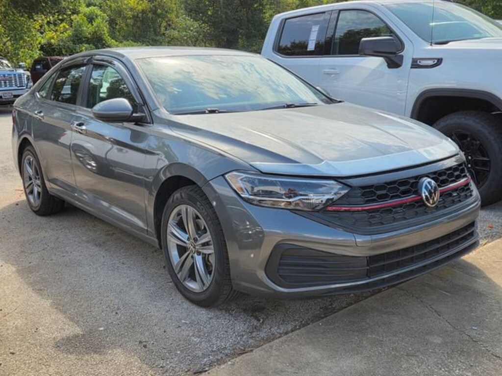 Used 2024 Volkswagen Jetta SE
