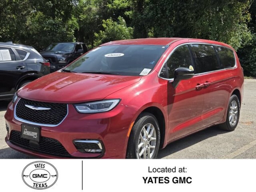 Used 2025 Chrysler Pacifica Select
