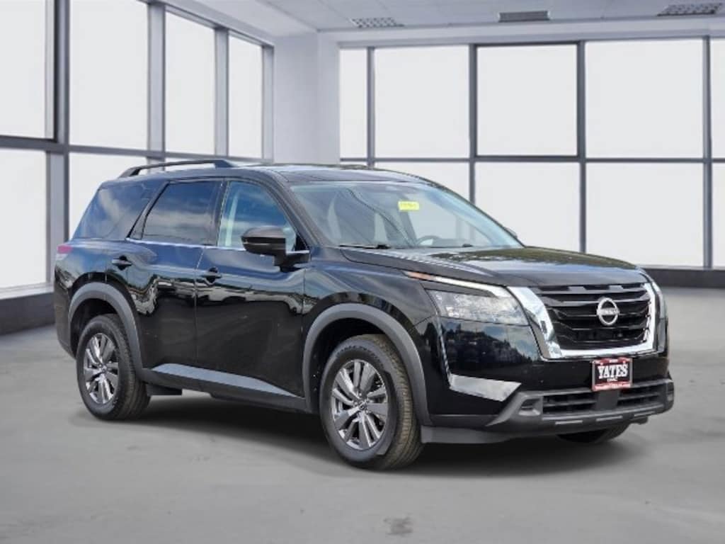 Used 2024 Nissan Pathfinder SV