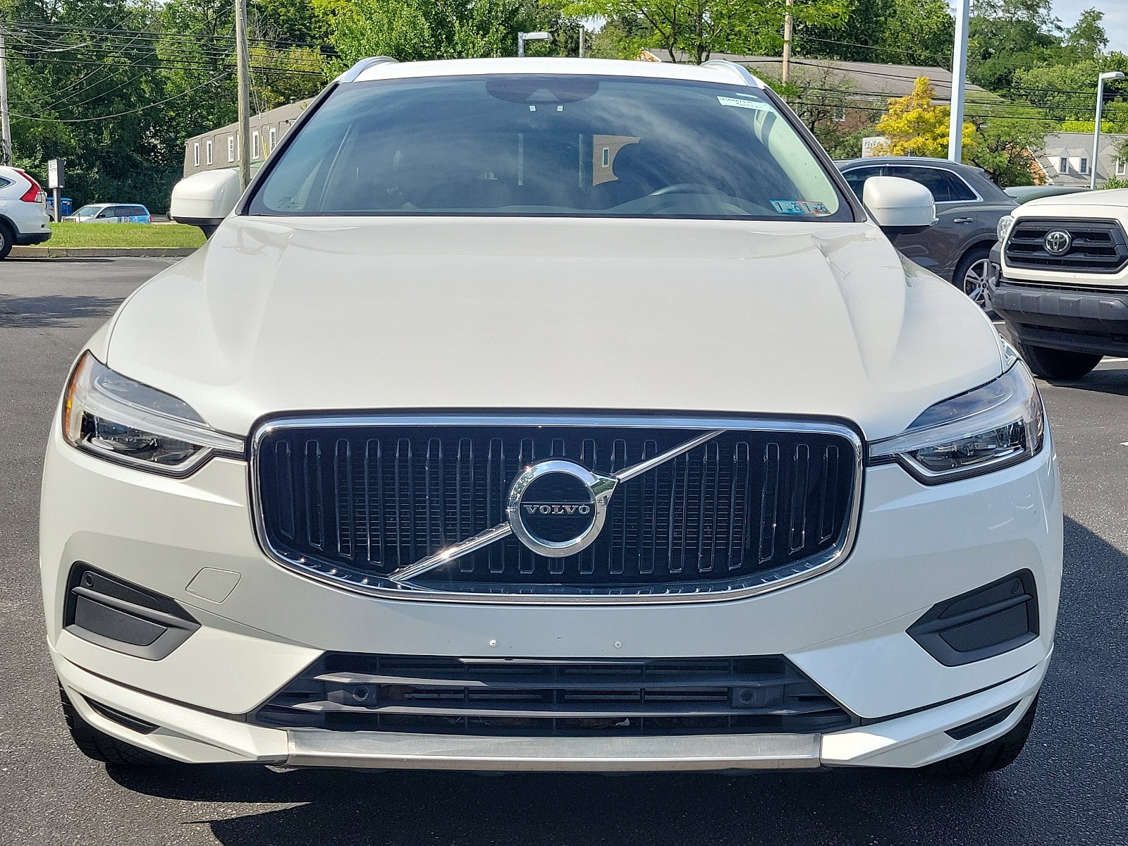 Used 2018 Volvo XC60 Momentum with VIN LYV102RK3JB077857 for sale in Wayne, PA