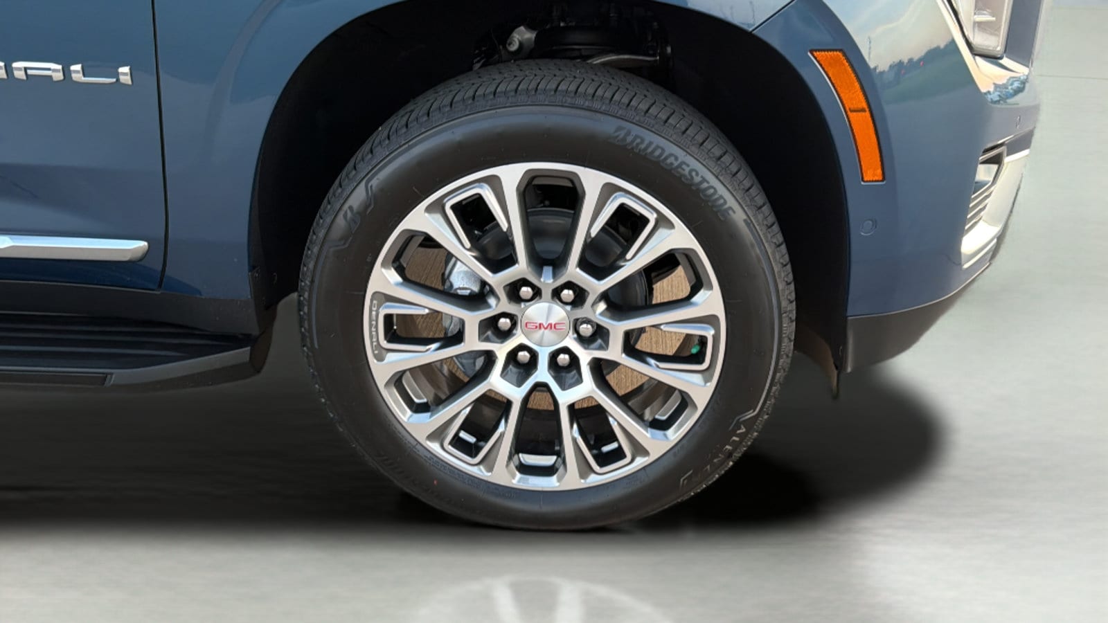 2026 GMC Yukon Denali - Photo 32