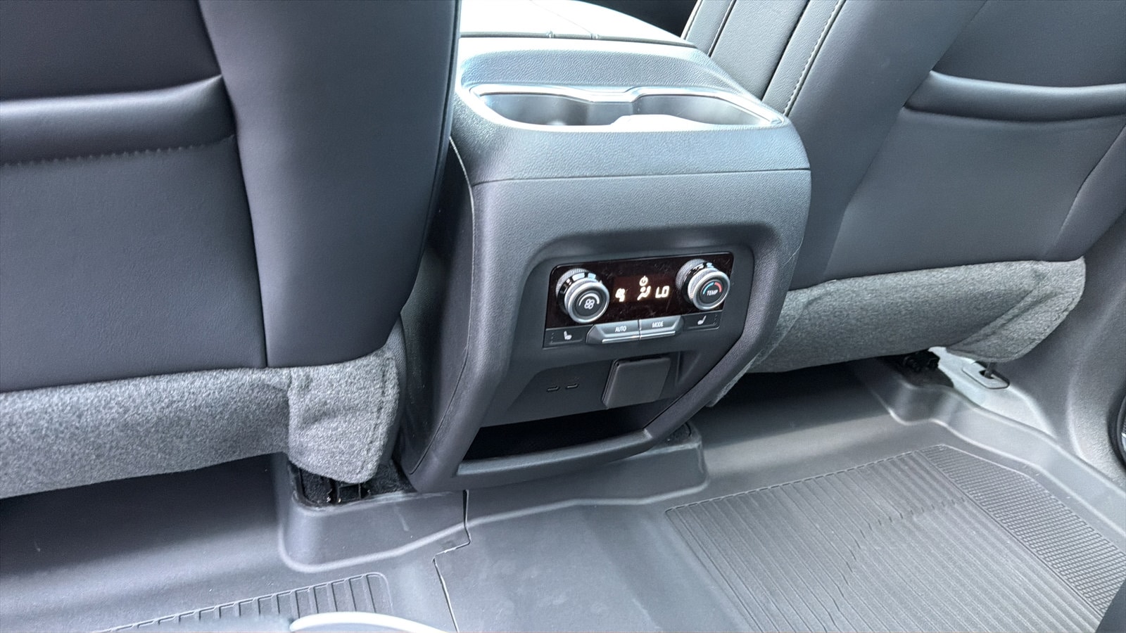 2026 Buick Enclave Avenir - Photo 26