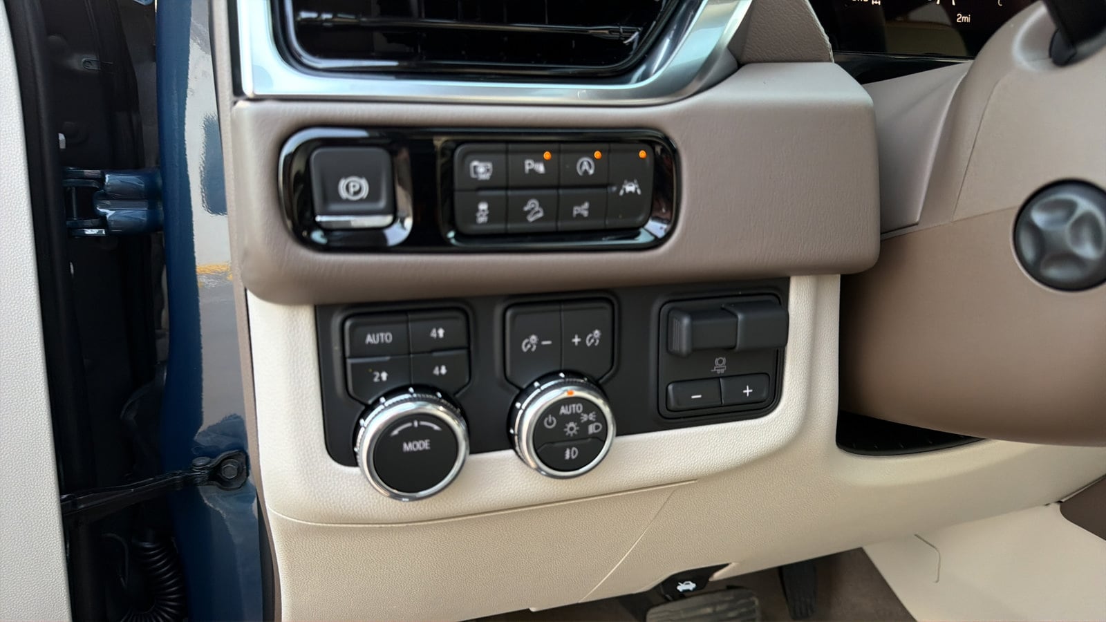 2026 GMC Yukon Denali - Photo 24