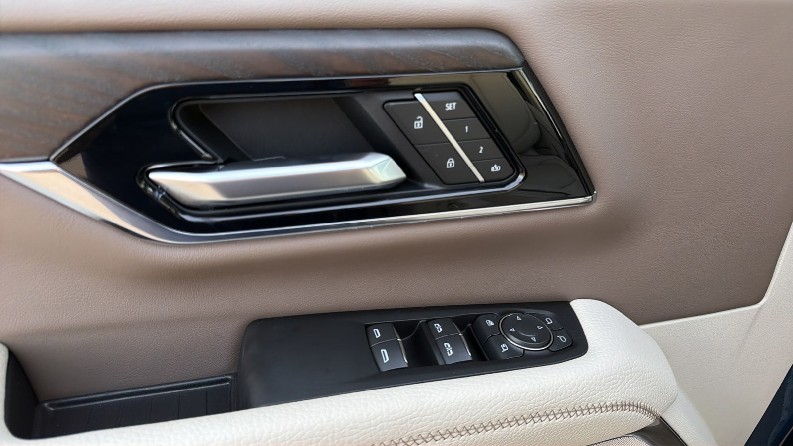 2026 GMC Yukon Denali - Photo 23