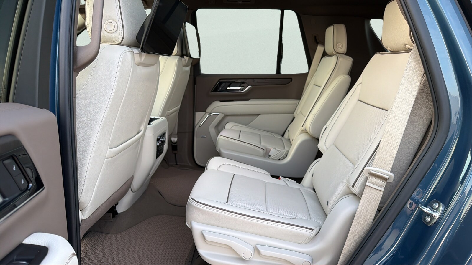 2026 GMC Yukon Denali - Photo 25
