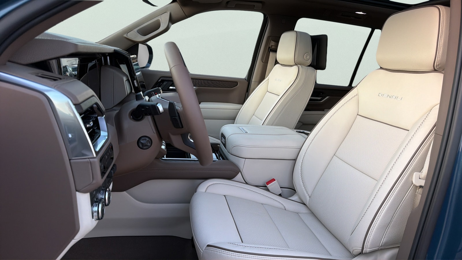 2026 GMC Yukon Denali - Photo 12