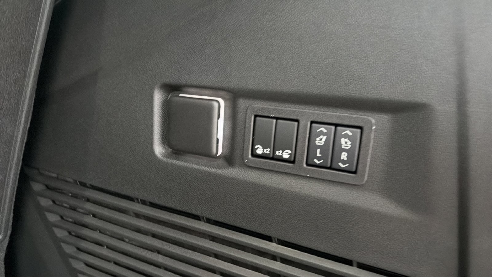 2026 GMC Yukon Elevation - Photo 30