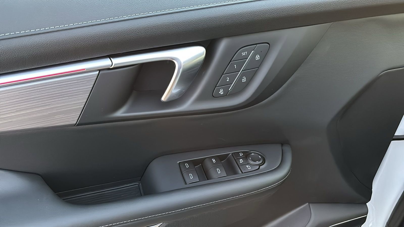 2026 Buick Enclave Preferred - Photo 27