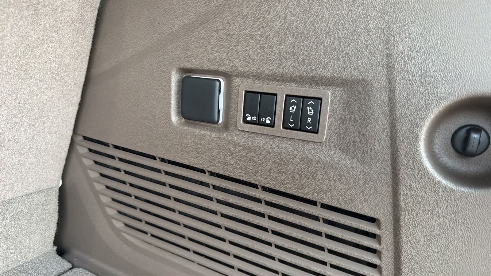 2026 GMC Yukon Denali - Photo 30