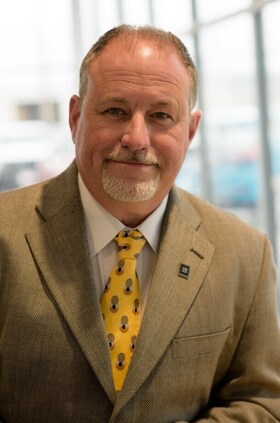 Staff member Loren West from ID_d774ef