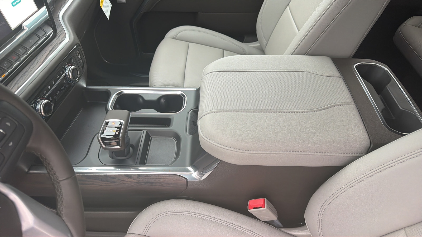 2026 GMC Sierra 1500 SLT - Photo 21