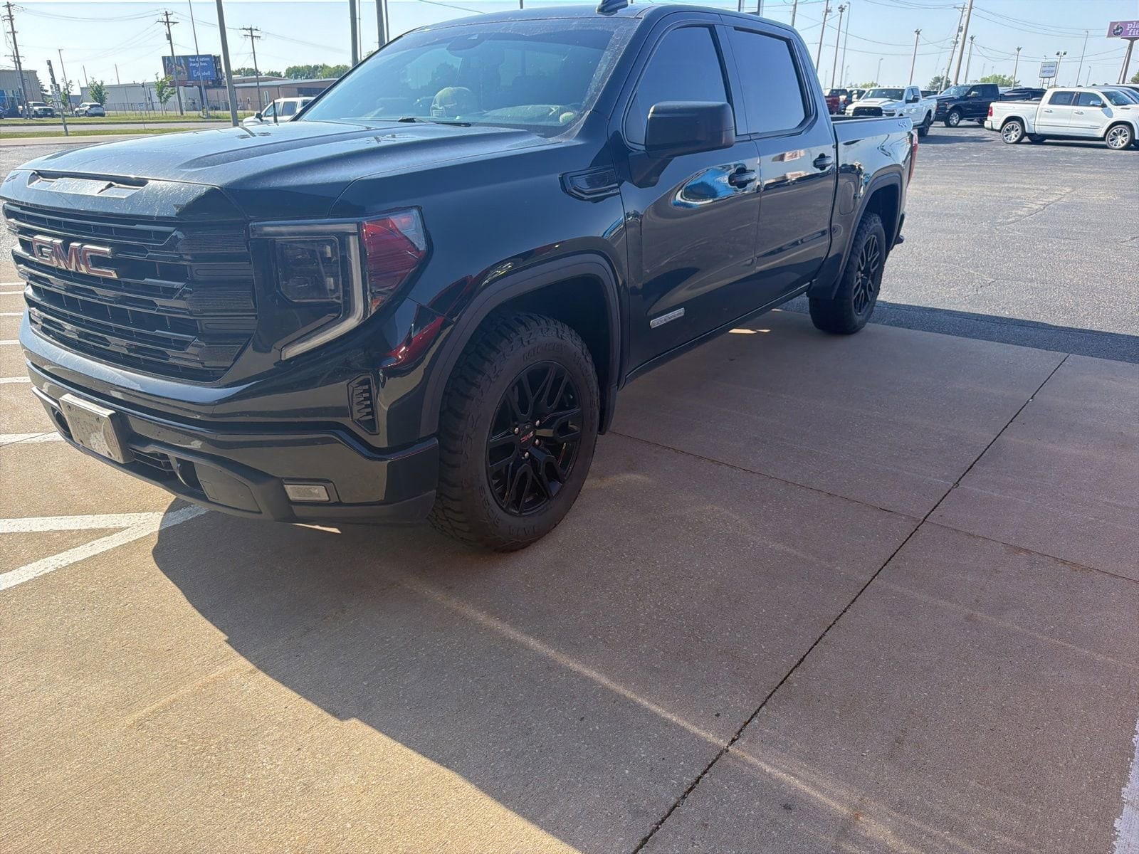 2022 GMC Sierra 4WD Crew Cab Short Box Elevation's photo