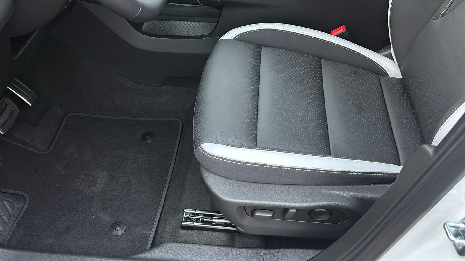 2026 Buick Envision Sport Touring - Photo 24