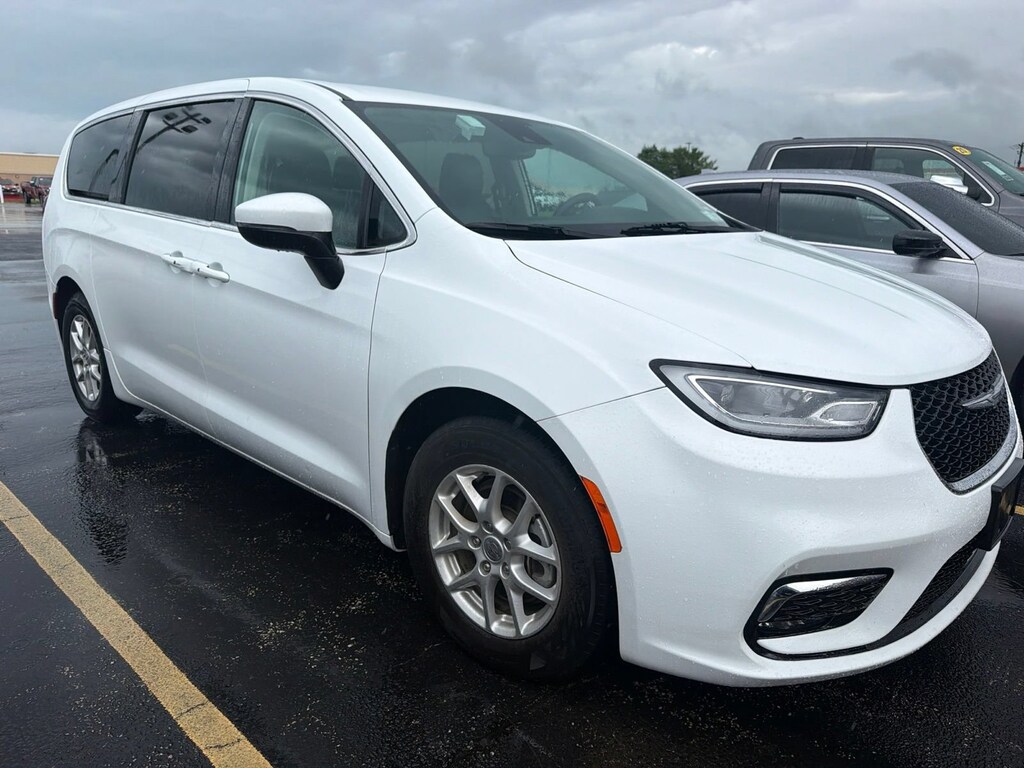 Used 2023 Chrysler Pacifica Touring L Van Passenger Van