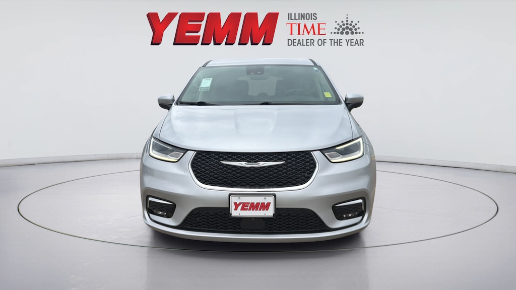 Used 2023 Chrysler Pacifica Touring L Van Passenger Van