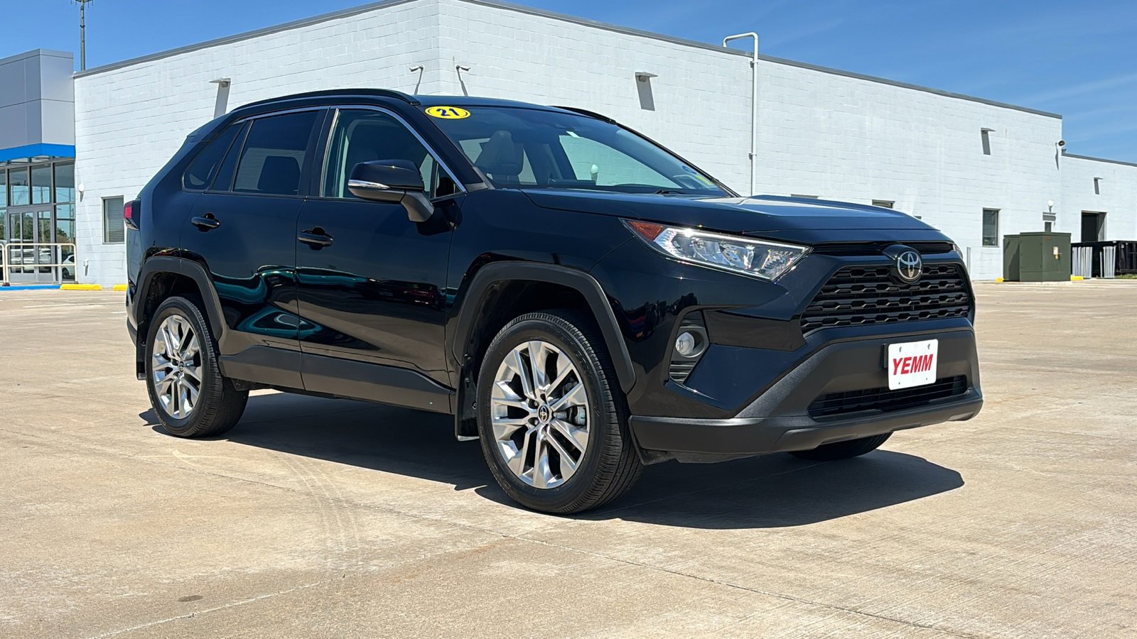 Used 2021 Toyota RAV4 XLE Premium with VIN 2T3A1RFV2MW209167 for sale in Galesburg, IL