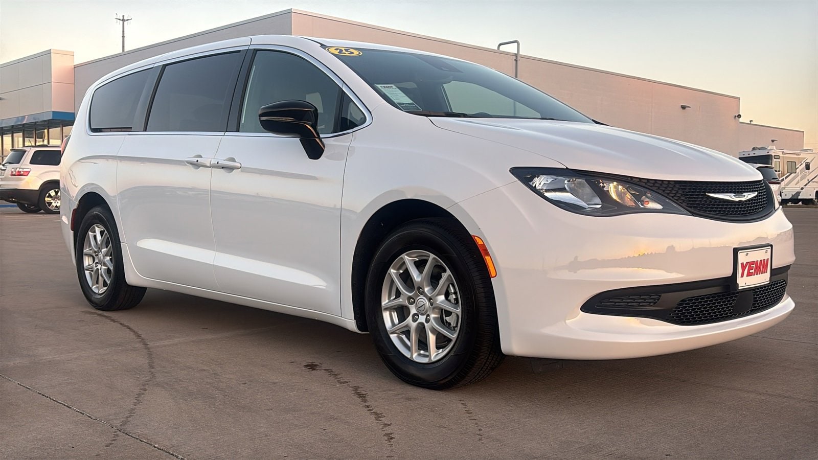 2025 Chrysler Voyager LX