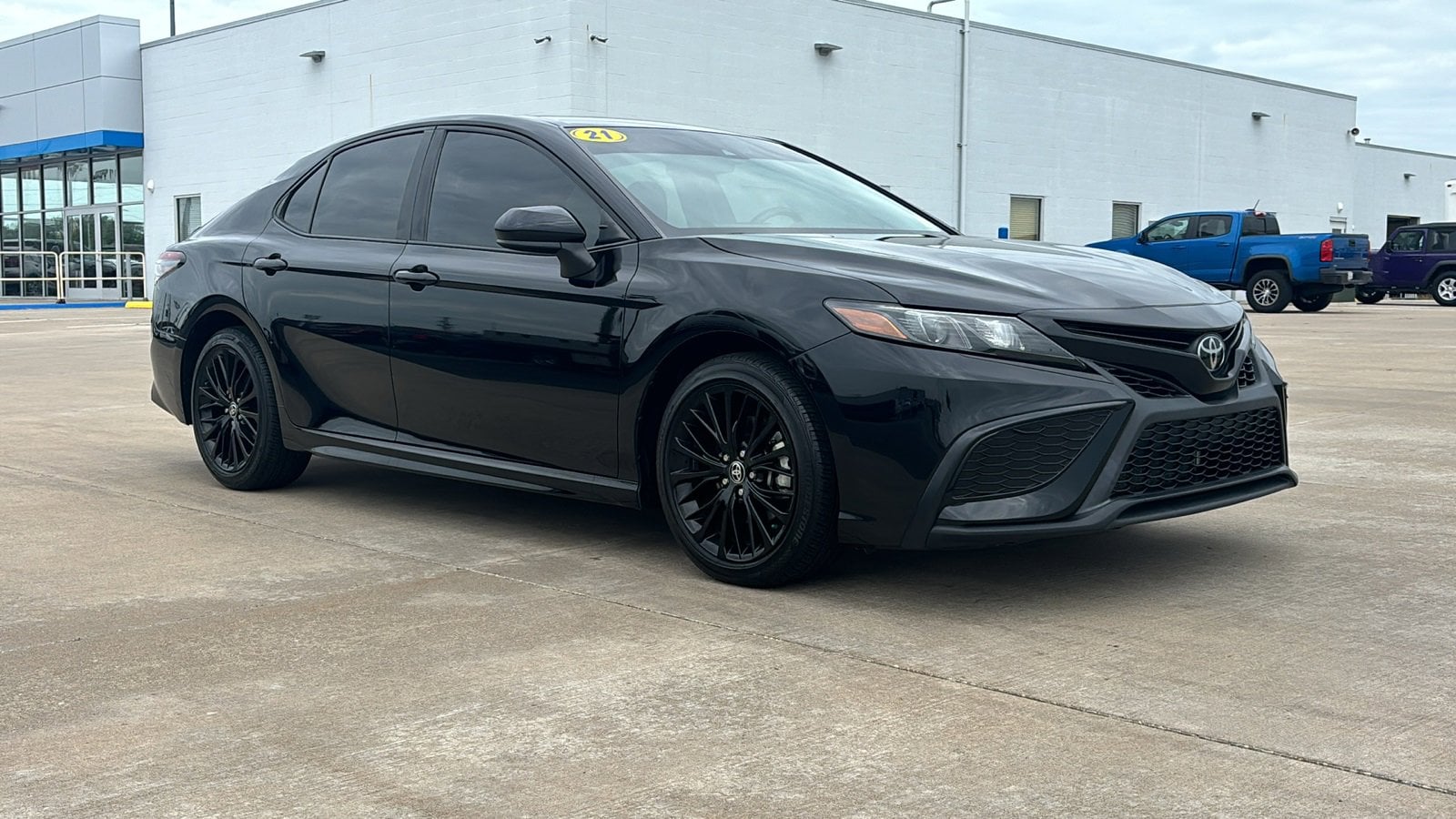 Used 2021 Toyota Camry SE Nightshade with VIN 4T1G11AK1MU454558 for sale in Galesburg, IL