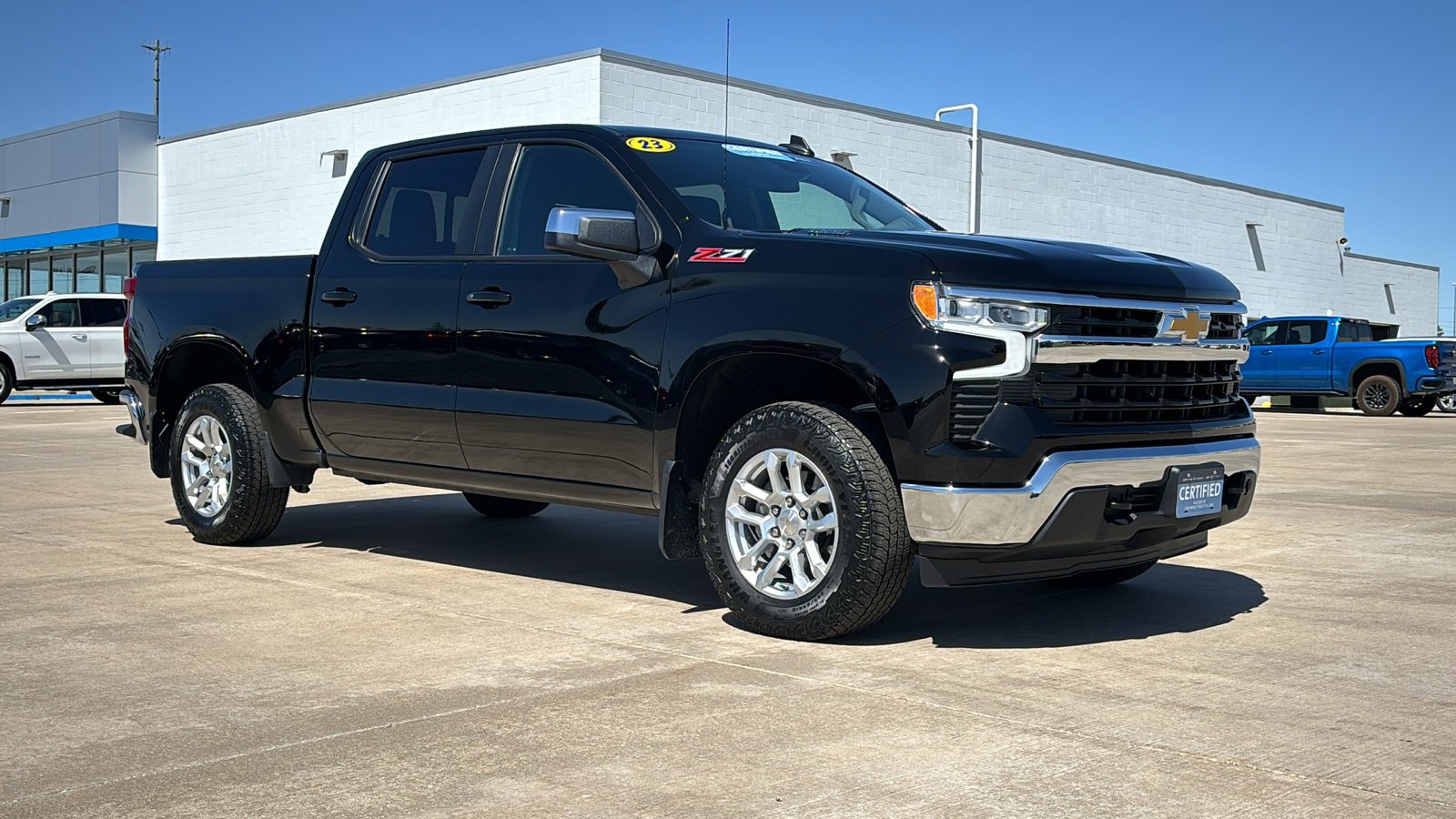 Used 2023 Chevrolet Silverado 1500 LT with VIN 1GCUDDE80PZ219820 for sale in Galesburg, IL