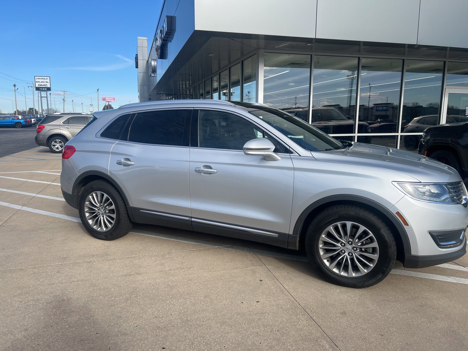 Used 2017 Lincoln MKX Select with VIN 2LMPJ6KR8HBL48701 for sale in Galesburg, IL