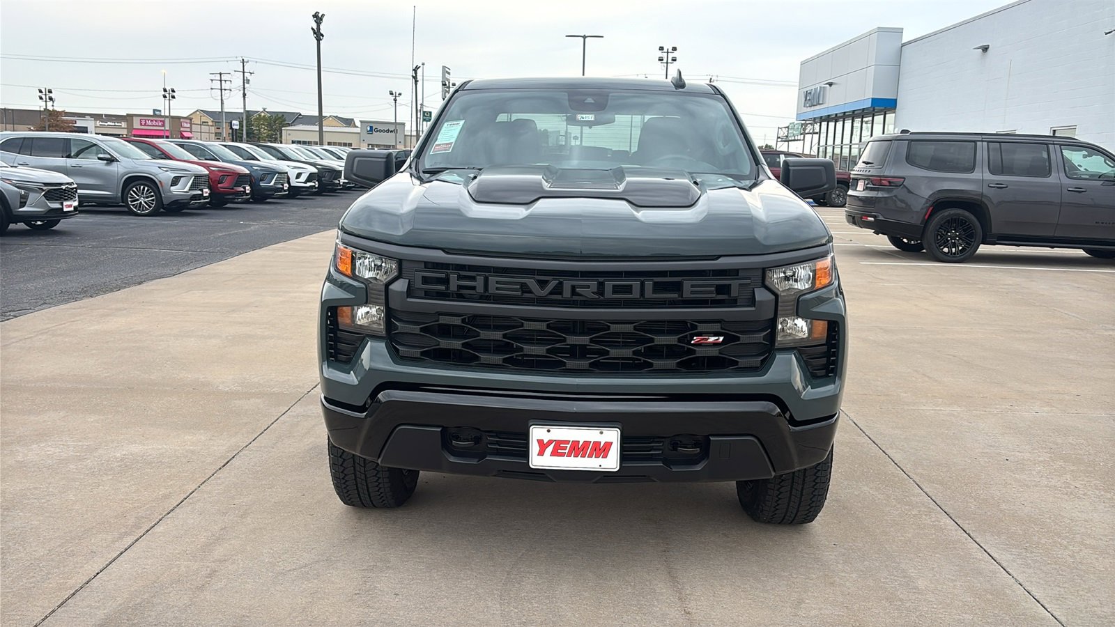 2026 Chevrolet Silverado 1500 Custom Trail Boss photo 2