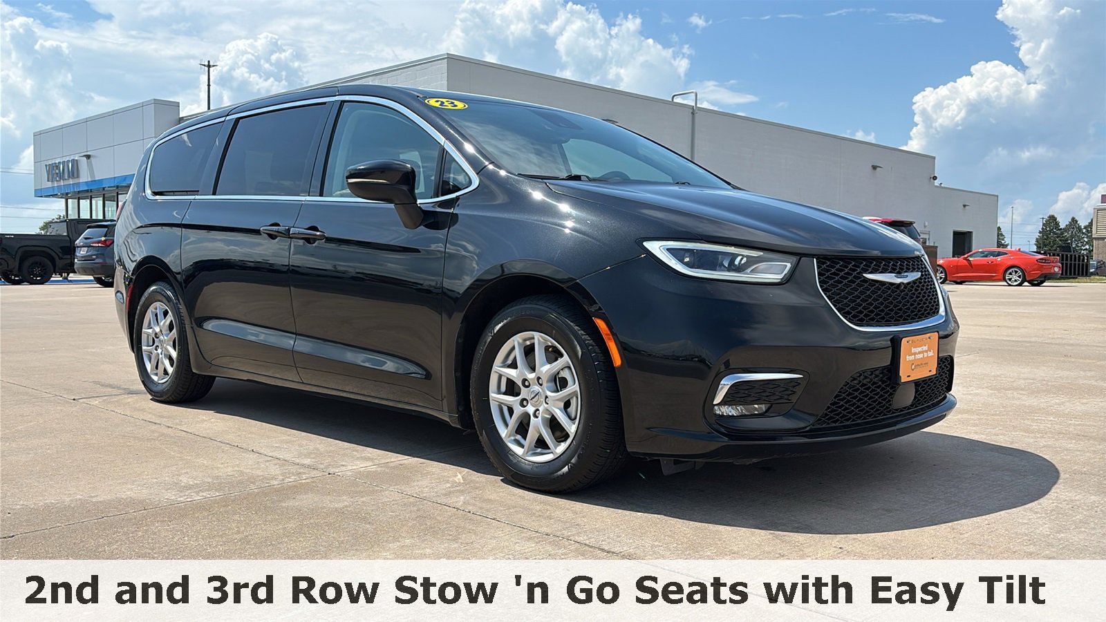 Used 2023 Chrysler Pacifica Touring L with VIN 2C4RC1BG6PR590591 for sale in Galesburg, IL