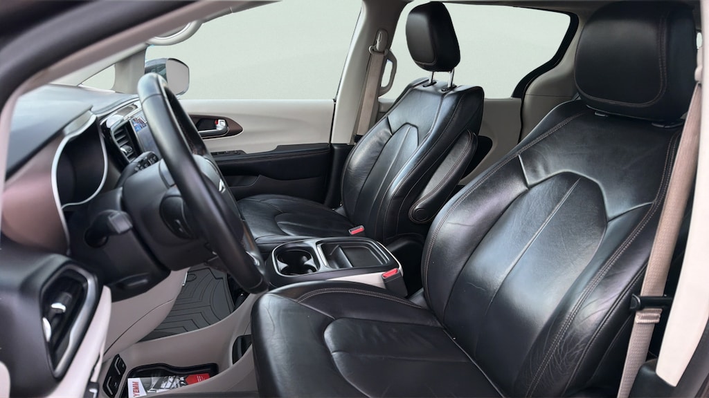 Used 2017 Chrysler Pacifica Touring-L Van