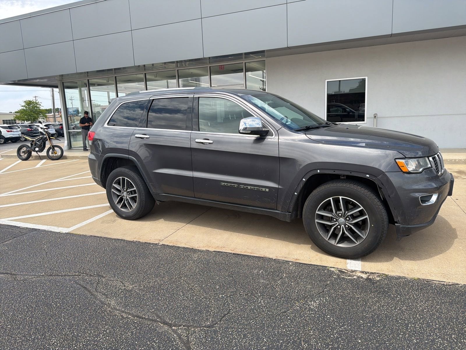 Used 2018 Jeep Grand Cherokee Limited with VIN 1C4RJFBGXJC509708 for sale in Galesburg, IL