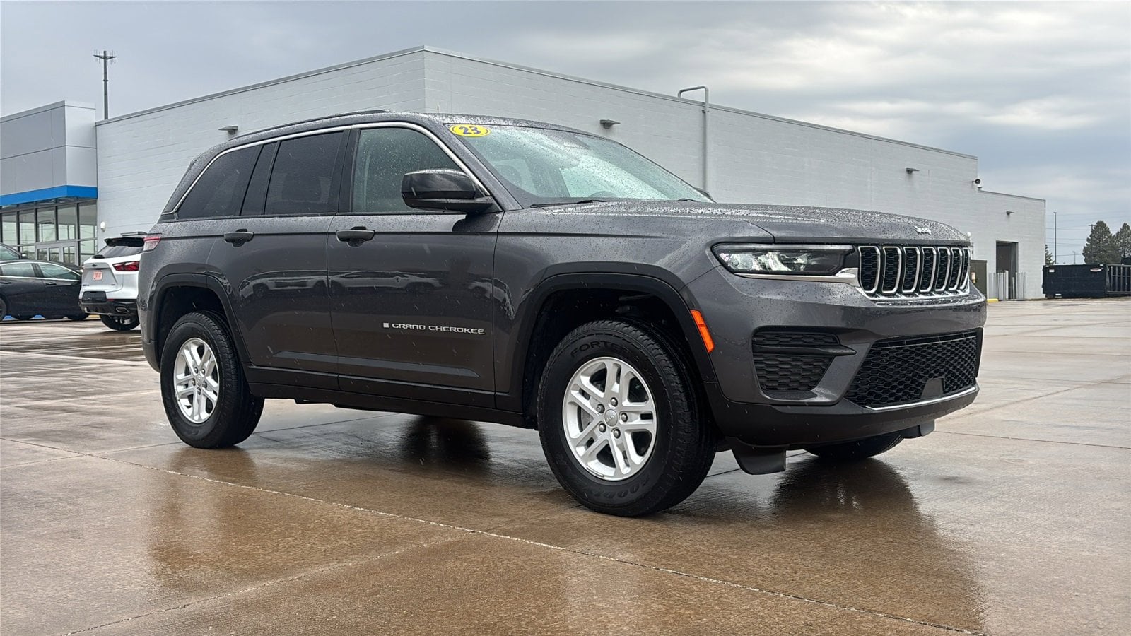 Used 2023 Jeep Grand Cherokee Laredo with VIN 1C4RJHAG0P8864976 for sale in Galesburg, IL