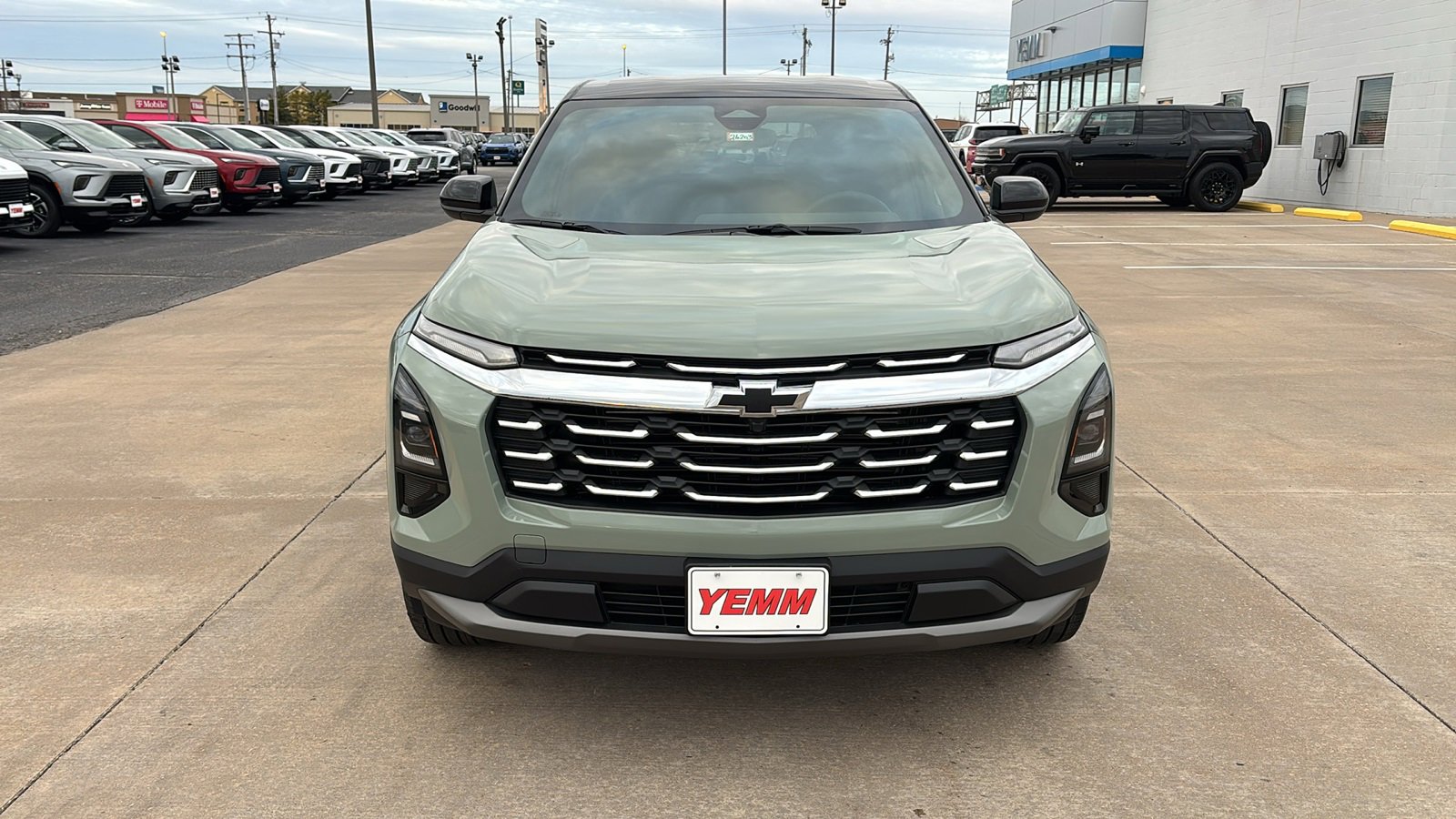 2026 Chevrolet Equinox LT photo 2