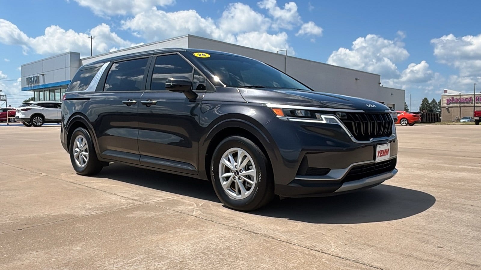 Used 2024 Kia Carnival LX Seat Pkg with VIN KNDNB4H39R6329795 for sale in Galesburg, IL