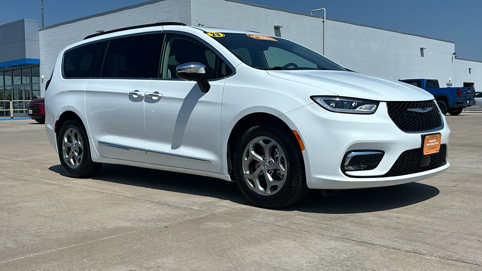 Used 2023 Chrysler Pacifica Limited with VIN 2C4RC1GG6PR555056 for sale in Galesburg, IL