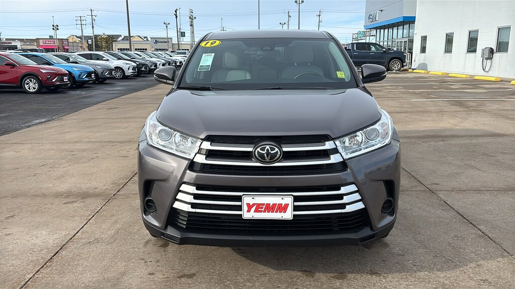 Used 2019 Toyota Highlander LE SUV