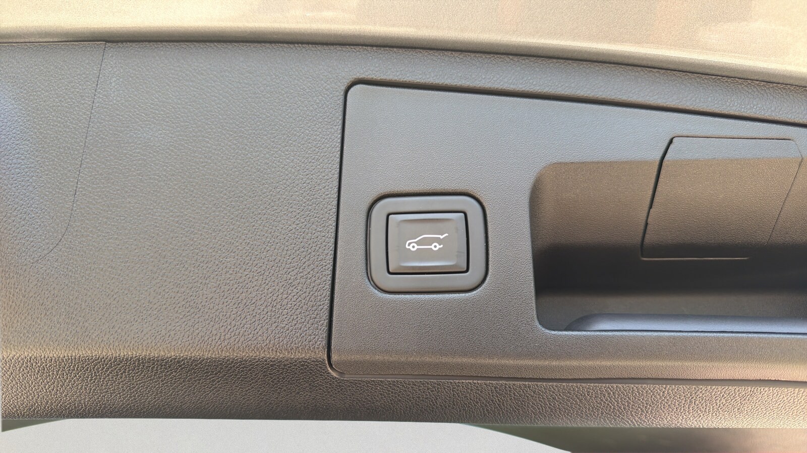 2024 Cadillac XT4 Premium Luxury - Photo 25